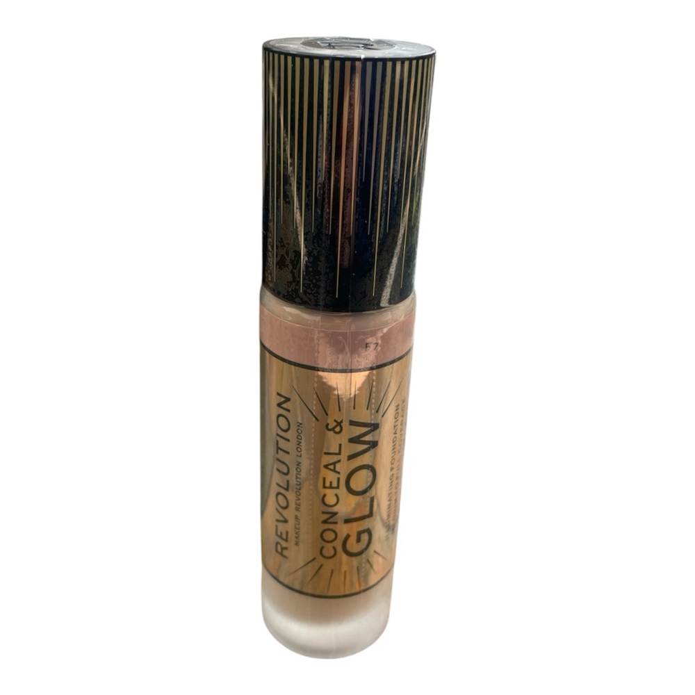 Makeup Revolution Conceal & Glow Foundation - F7
